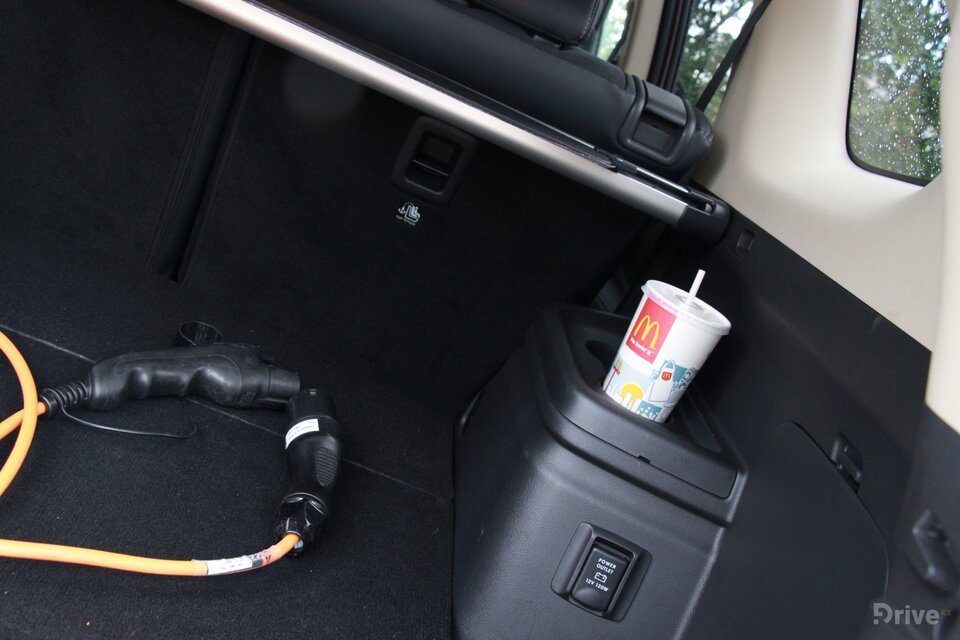 Mitsubishi Outlander PHEV (2013)