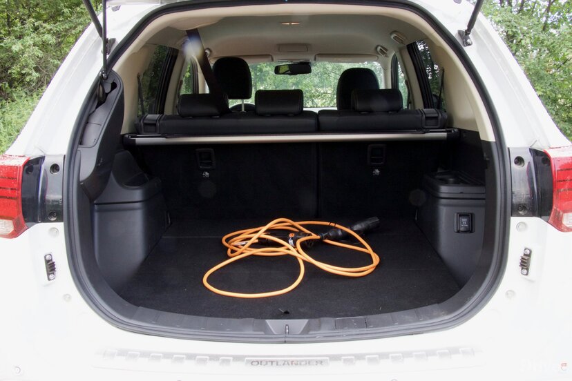 Mitsubishi Outlander PHEV (2013)