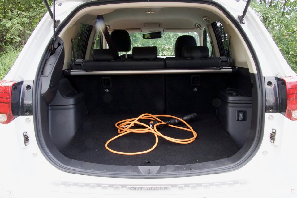 Mitsubishi Outlander PHEV (2013)