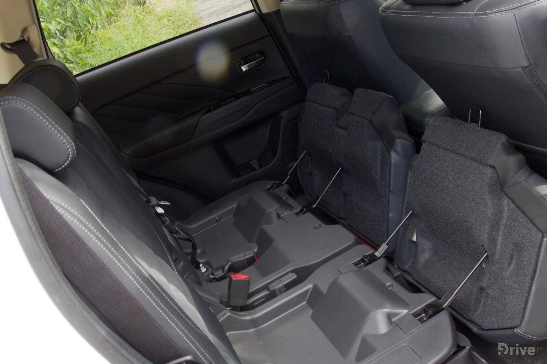 Mitsubishi Outlander PHEV (2013)