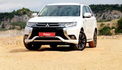 Mitsubishi Outlander PHEV (2013)
