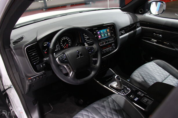 Mitsubishi Outlander PHEV (2018)