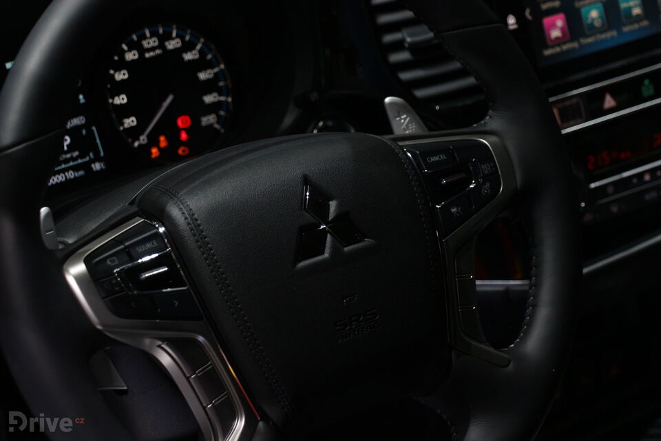 Mitsubishi Outlander PHEV (2018)