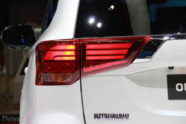 Mitsubishi Outlander PHEV (2018)