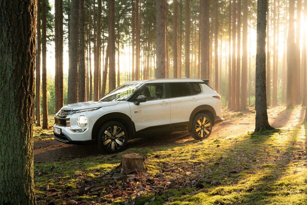 Mitsubishi Outlander PHEV 2024