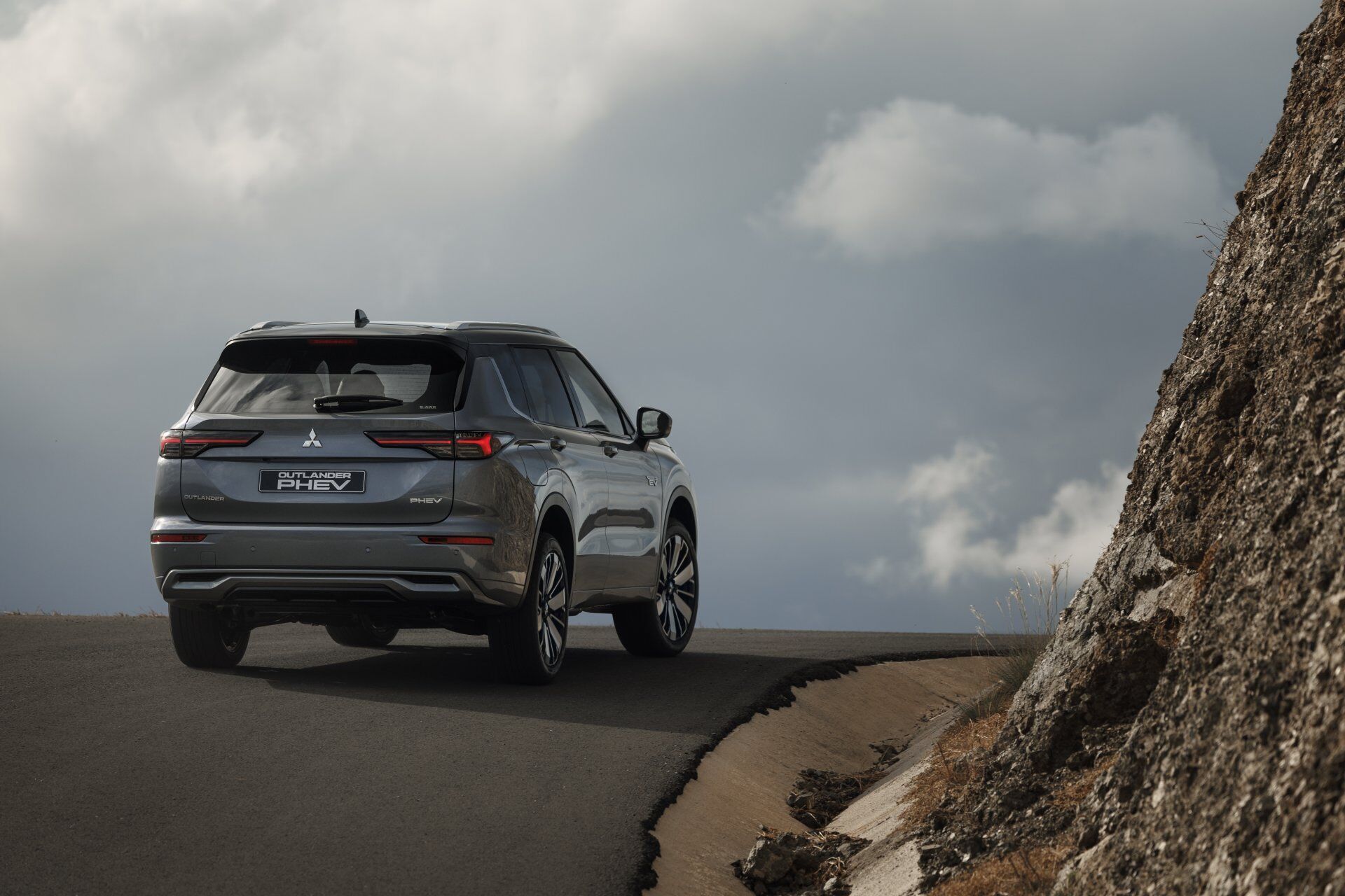 Mitsubishi Outlander PHEV 2024