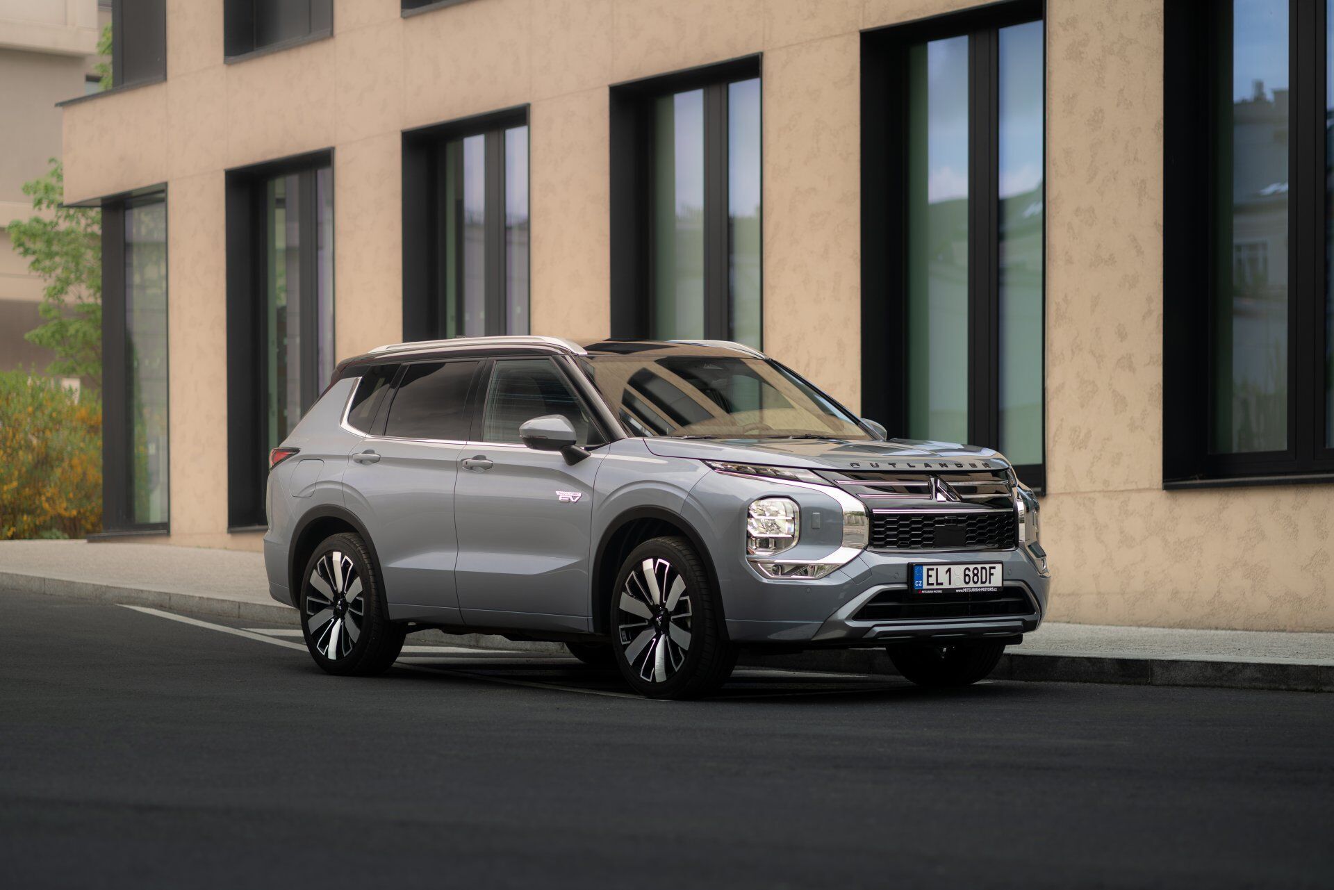 Mitsubishi Outlander PHEV 2024