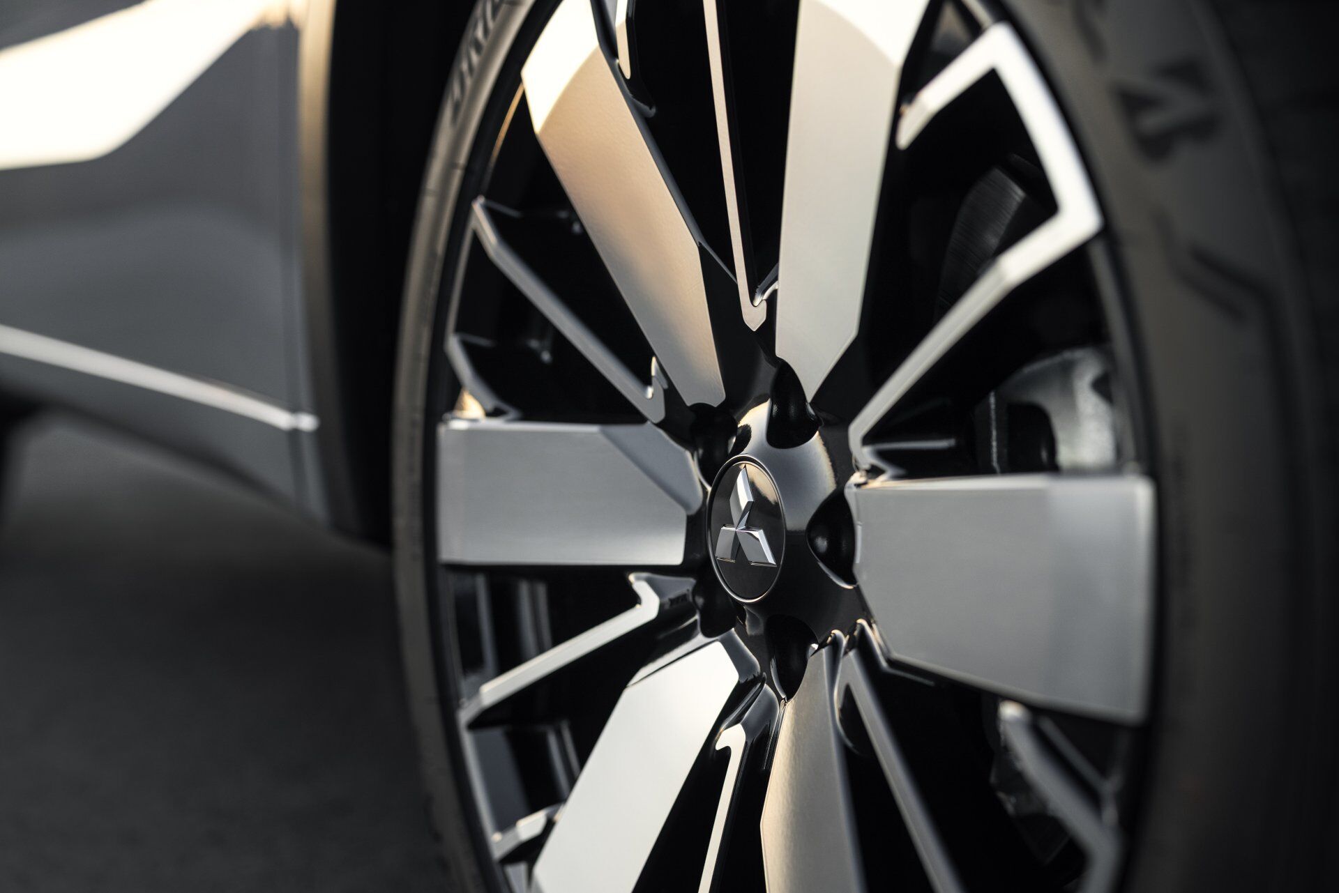 Mitsubishi Outlander PHEV 2024