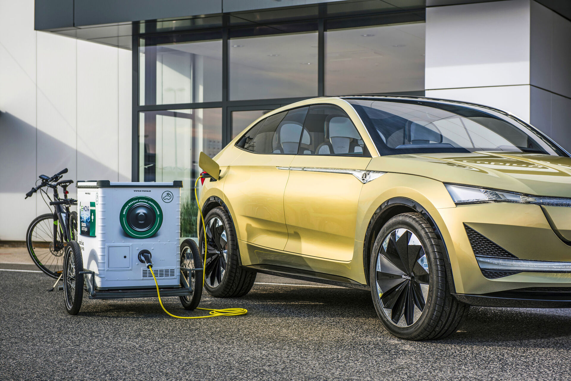 Mobilní nabíjecí stanice E-MONA