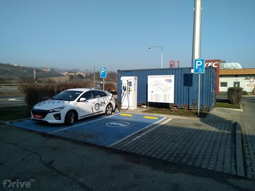 MOL, Králův Dvůr, dálnice D5, 22. km směr Praha