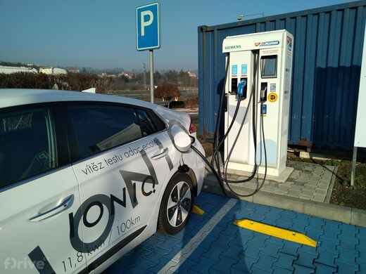 MOL, Králův Dvůr, dálnice D5, 22. km směr Praha