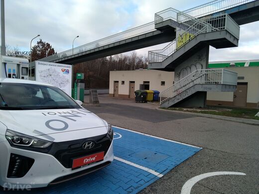 MOL, Praha, ul. 5. května (směr z centra), Čerpací stanice MOL