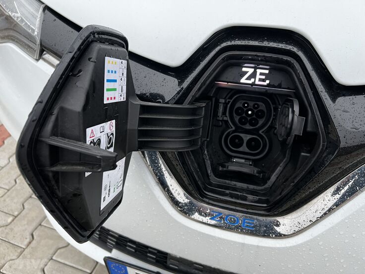 Nabíjecí konektor Zoe