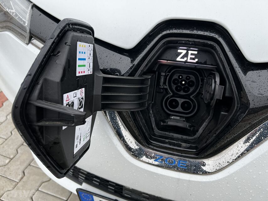 Nabíjecí konektor Zoe