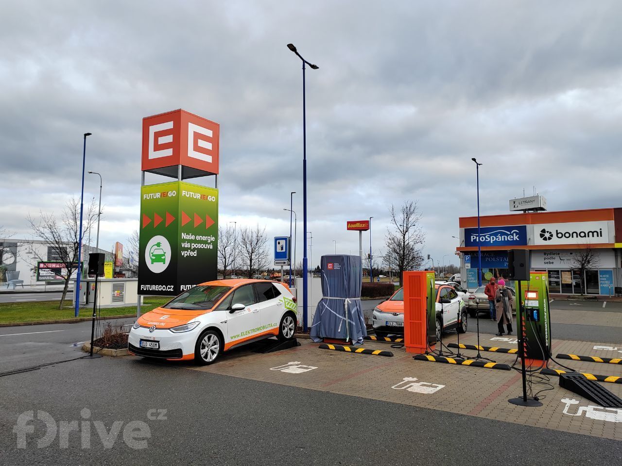 Nabíjecí stanice ČEZ OC Letňany