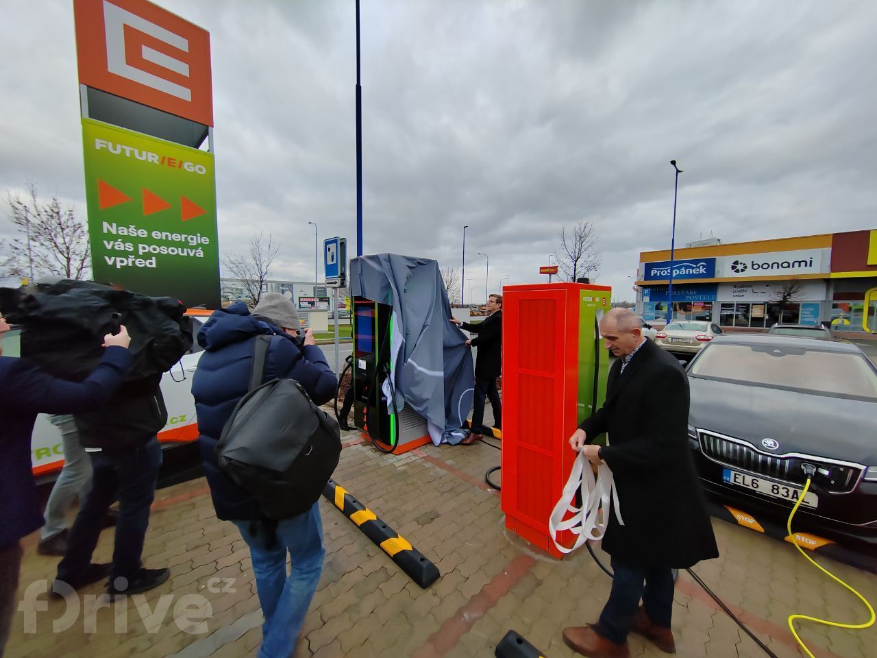 Nabíjecí stanice ČEZ OC Letňany