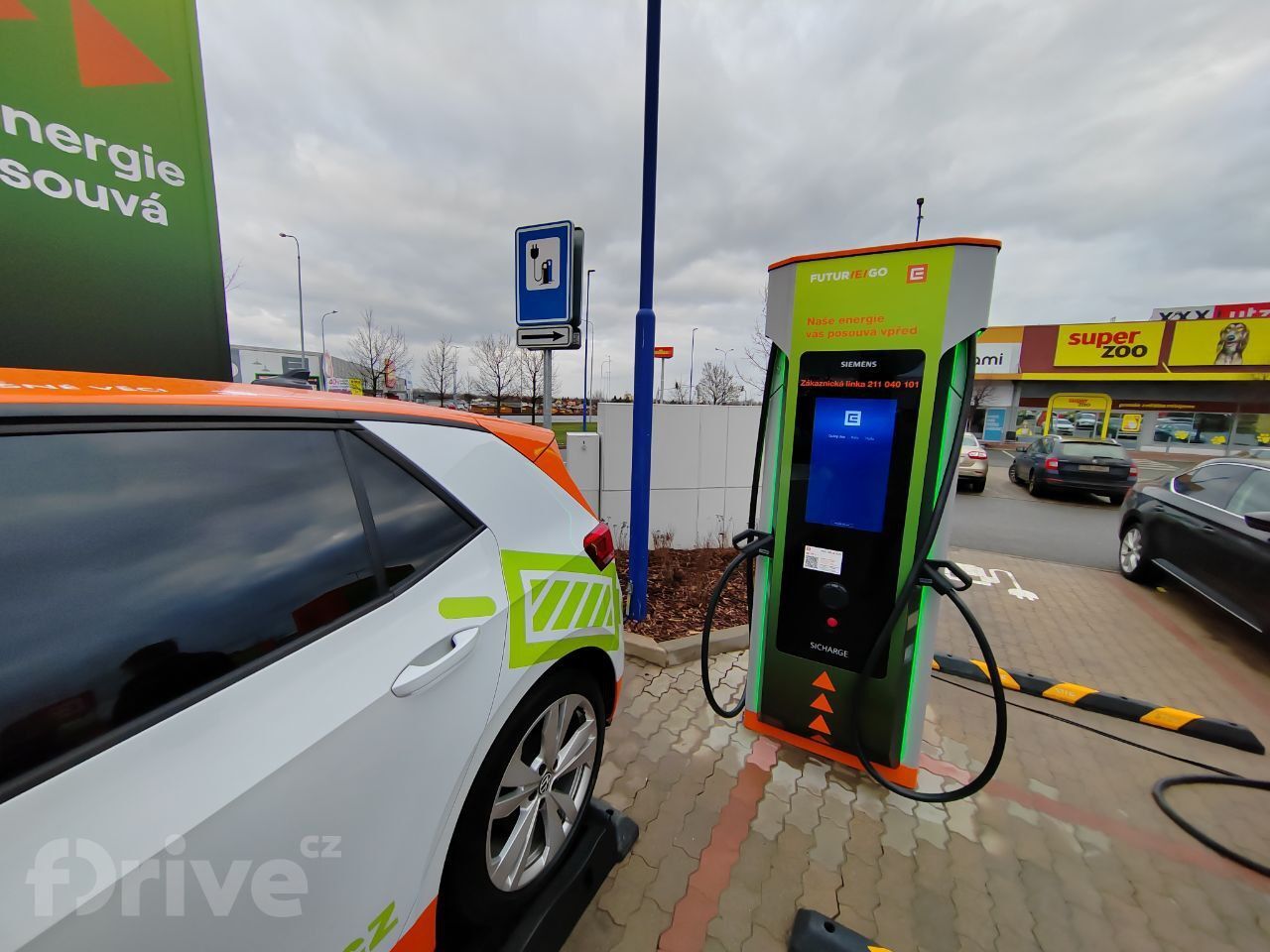 Nabíjecí stanice ČEZ OC Letňany