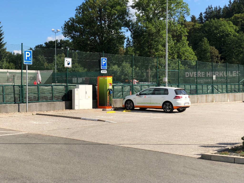 nabíjecí stanice ČEZ Trutnov