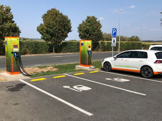 Nabíjecí stanice ČEZ u dálnice D1