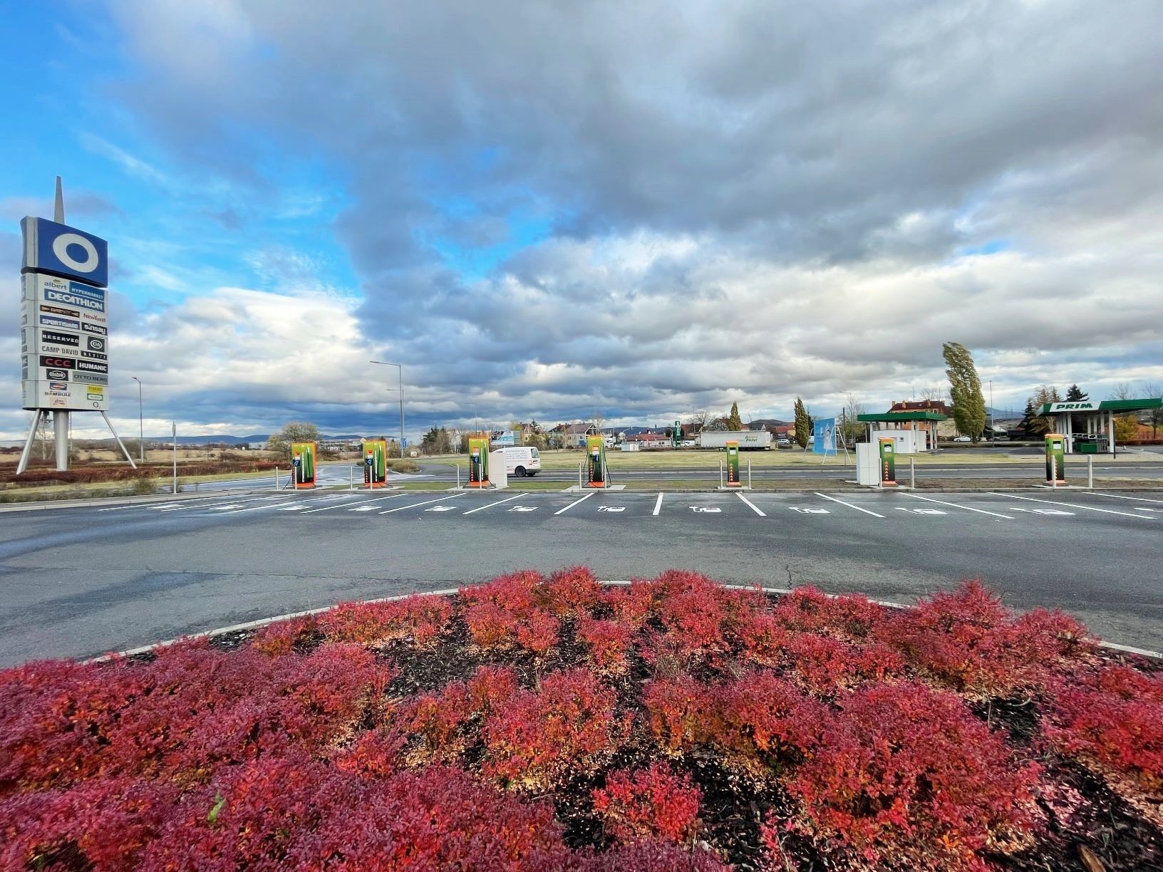 Nabíjecí stanice ČEZ u OC Olympia Teplice