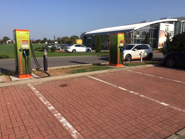 Nabíjecí stanice ČEZ v Pardubicích