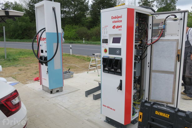 Nabíjecí stanice e.on na Rozvadově