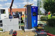 Nabíjecí stanice Hypercharger PRE v Berouně