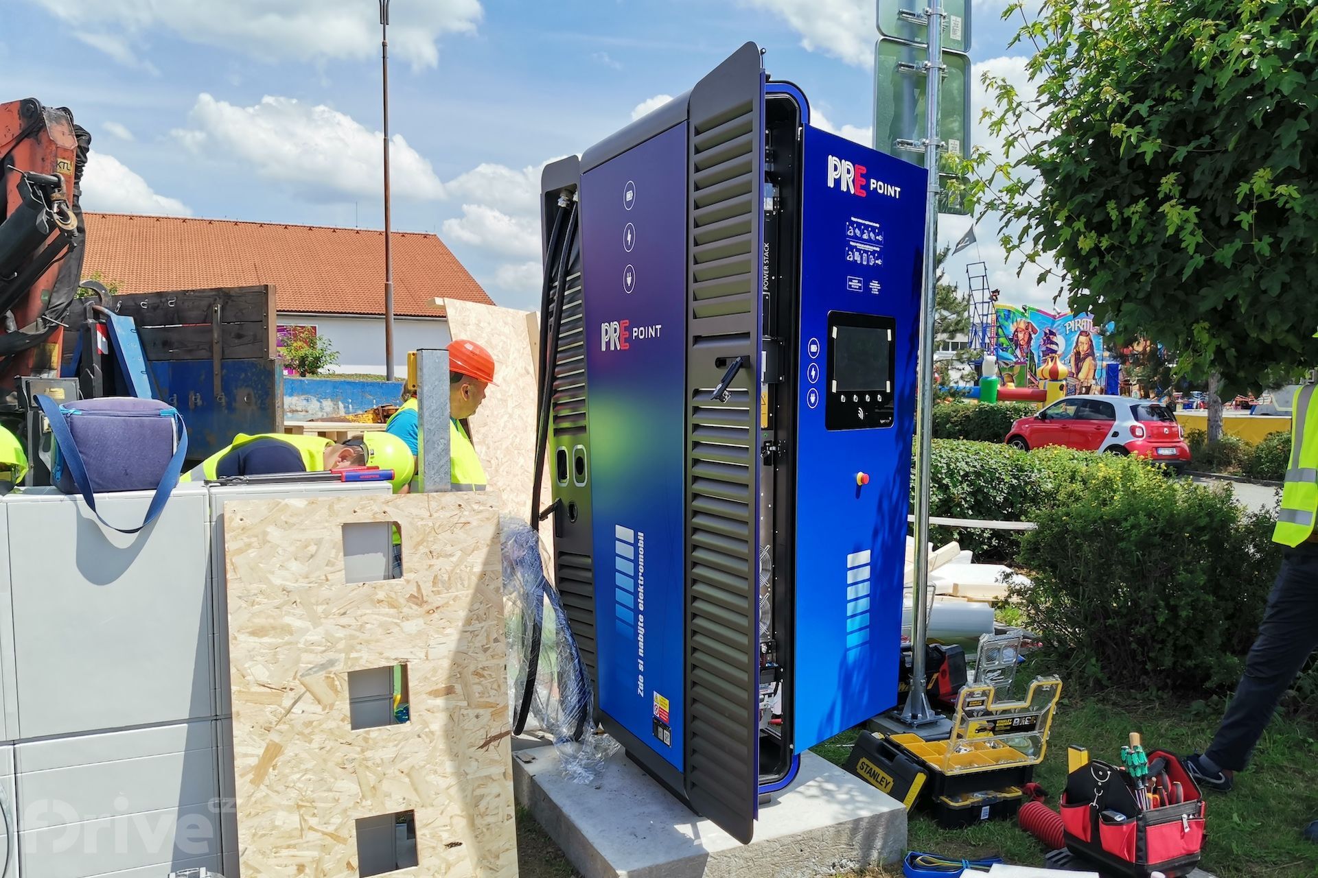 Nabíjecí stanice Hypercharger PRE v Berouně