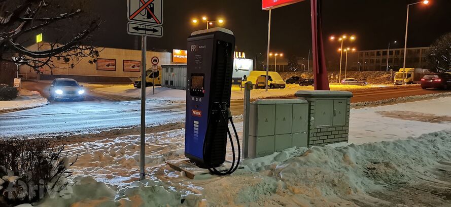 Nabíjecí stanice Hypercharger PRE v Berouně
