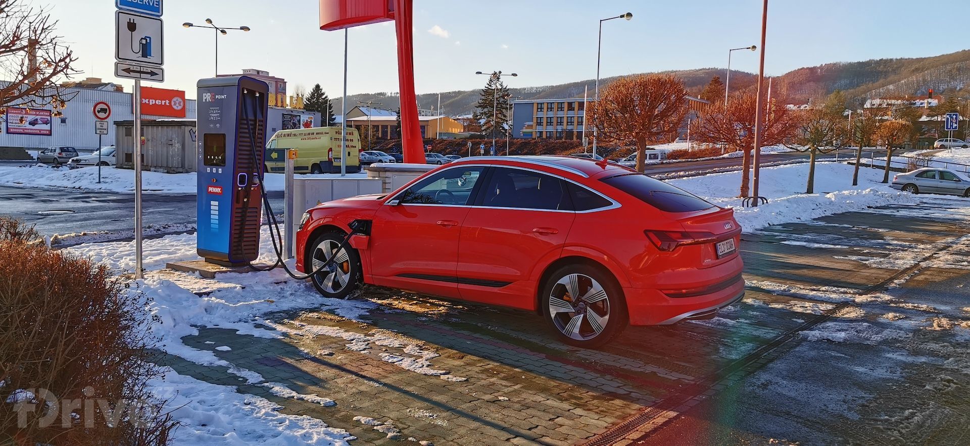 Nabíjecí stanice Hypercharger PRE v Berouně