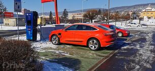 Nabíjecí stanice Hypercharger PRE v Berouně