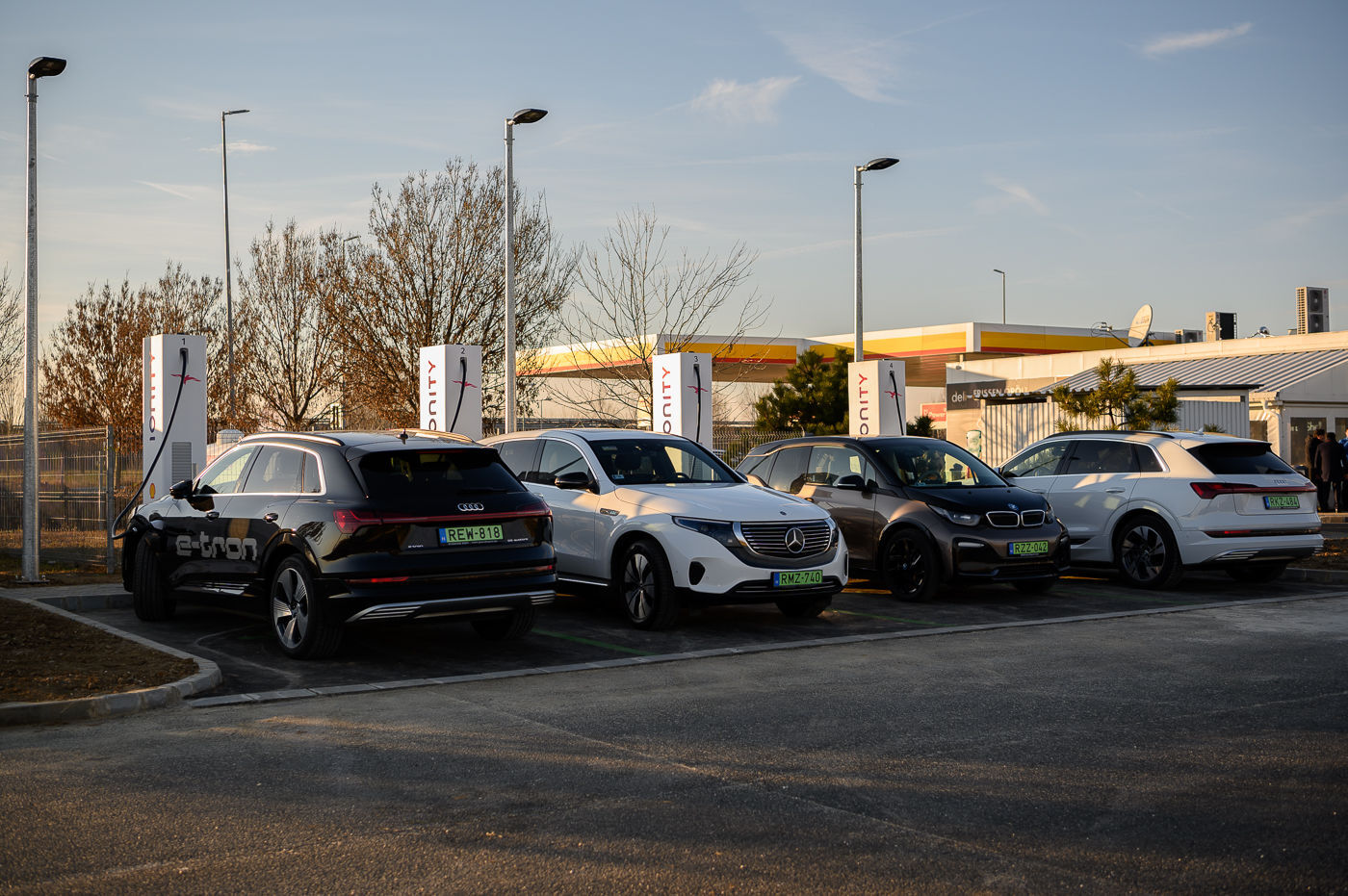 Nabíjecí stanice IONITY na Shell