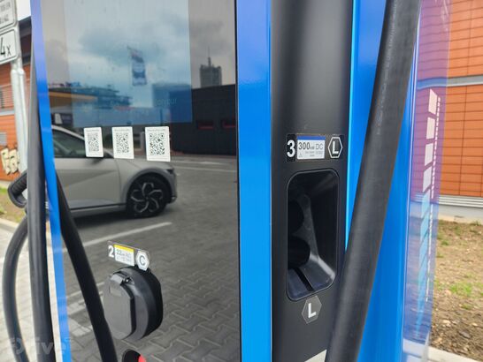 Nabíjecí stanice PRE na Pankráci se stojany Siemens