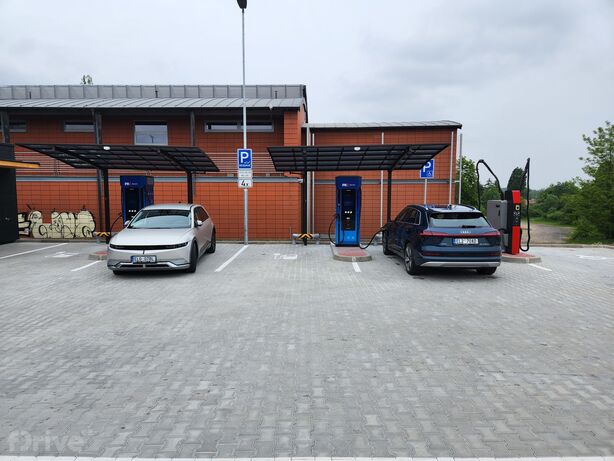 Nabíjecí stanice PRE na Pankráci se stojany Siemens