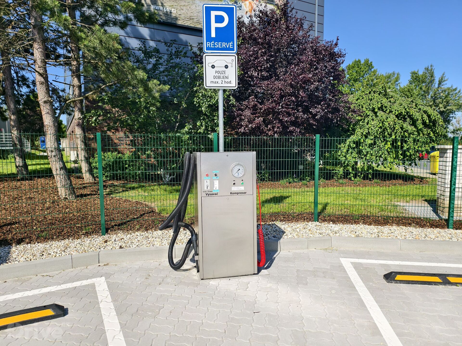 Nabíjecí stanice PRE s výkonem 400 kW