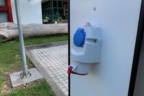 Nabíjecí stanice u hotelu Studánka