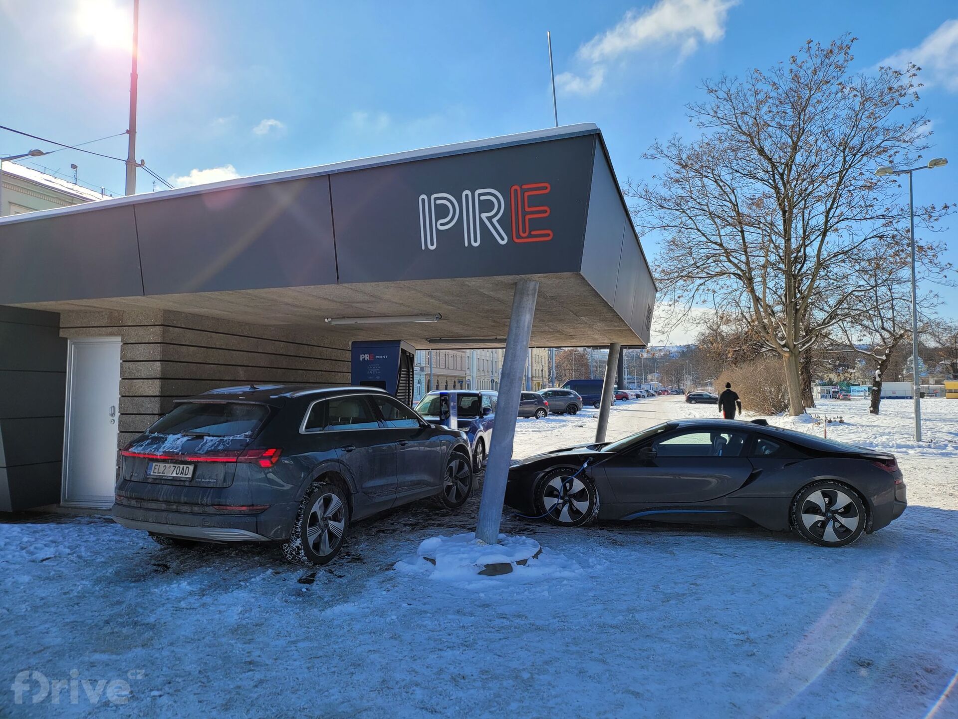 Nabíjecí stanice v zimě