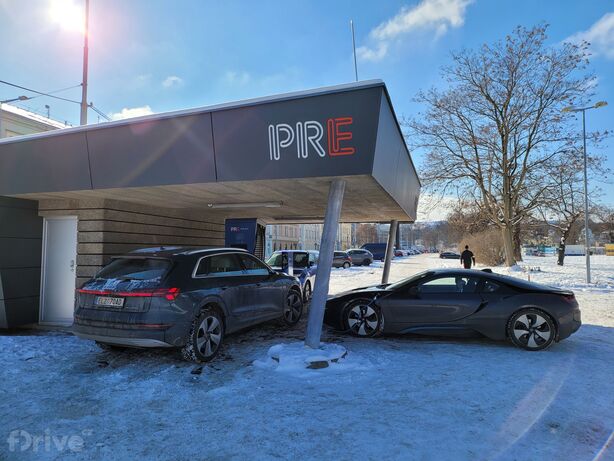 Nabíjecí stanice v zimě