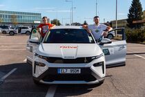Naše posádka na startu a trase Škoda Economy Run 2025