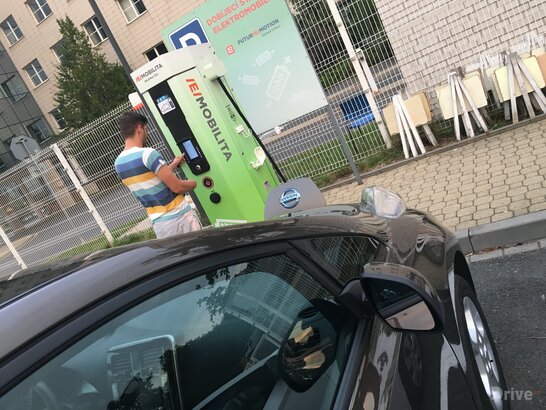 Nissan Leaf (2016) - cesta do Paříže