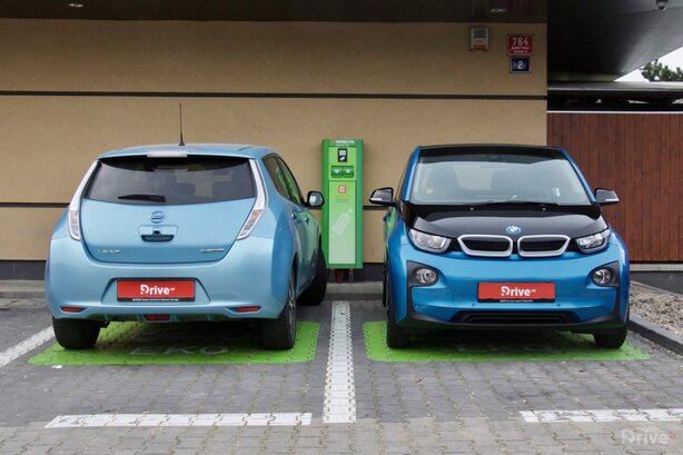 Nissan Leaf a BMW i3