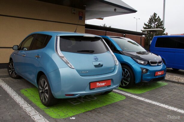 Nissan Leaf a BMW i3