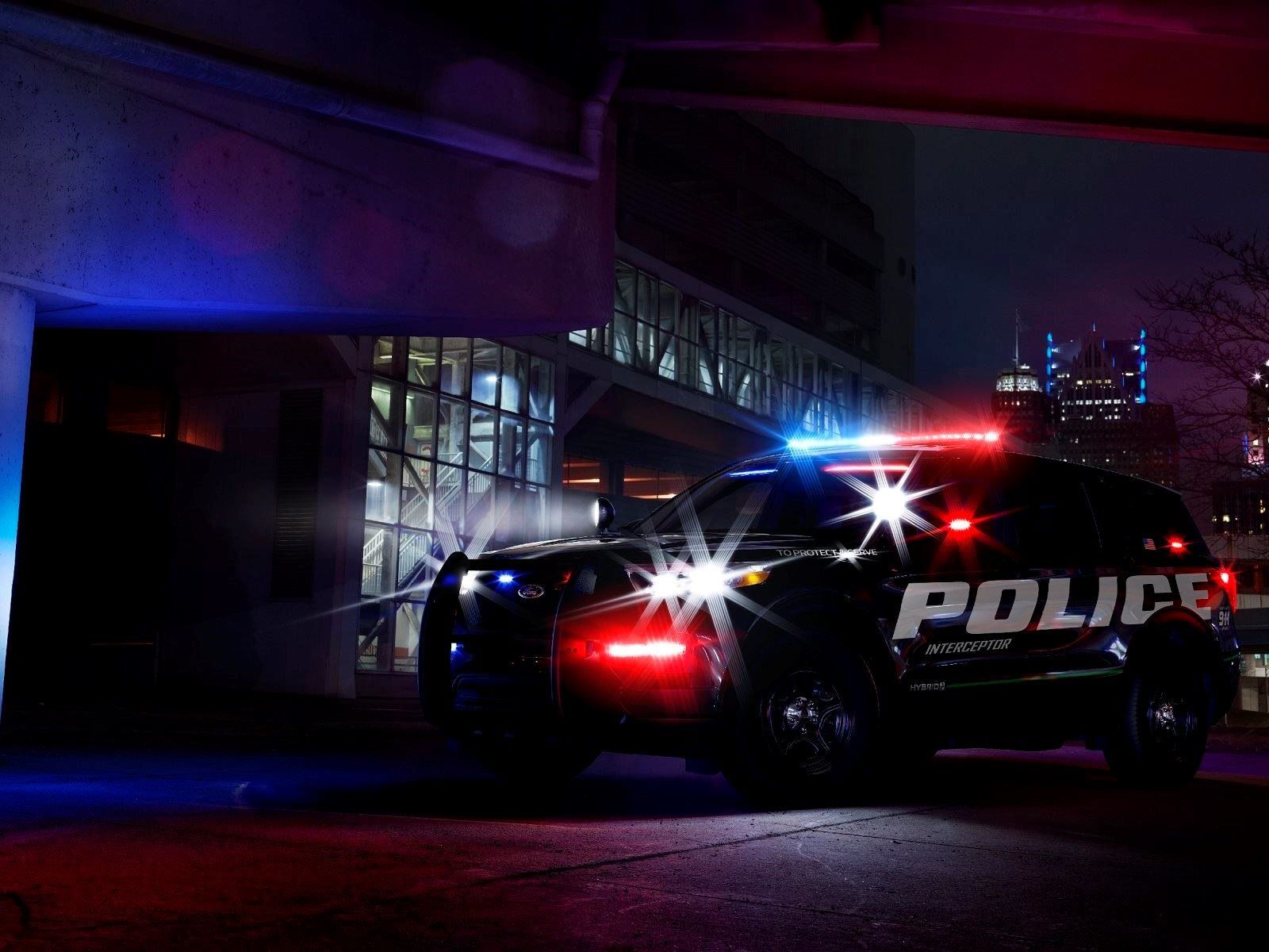 Nový policejní Ford Interceptor