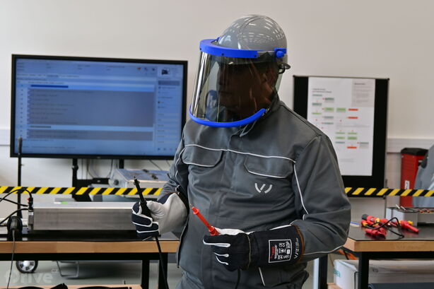 Ochrana mechanika při opravě baterie