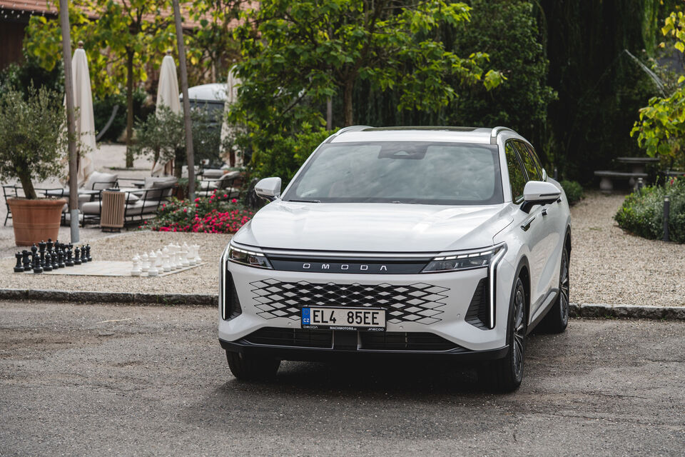 Omoda 9