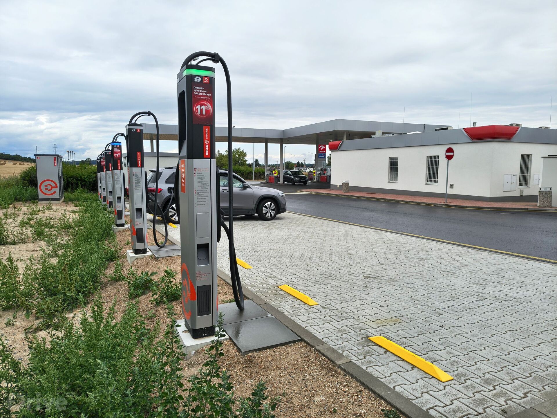 Orlen, dálnice D6, 16. km směr Praha, odpočívka Velká Dobrá, čerpací stanice Orlen