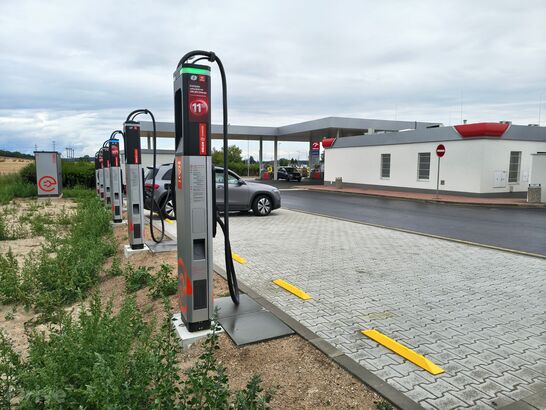 Orlen, dálnice D6, 16. km směr Praha, odpočívka Velká Dobrá, čerpací stanice Orlen