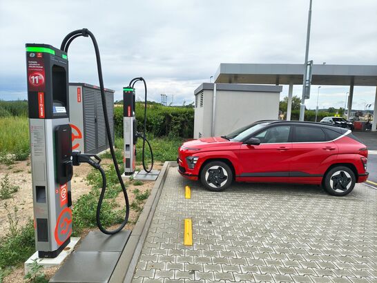 Orlen, dálnice D6, 16. km směr Praha, odpočívka Velká Dobrá, čerpací stanice Orlen