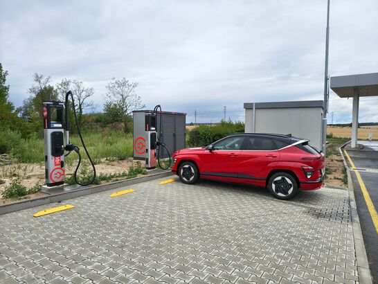 Orlen, dálnice D6, 16. km směr Praha, odpočívka Velká Dobrá, čerpací stanice Orlen