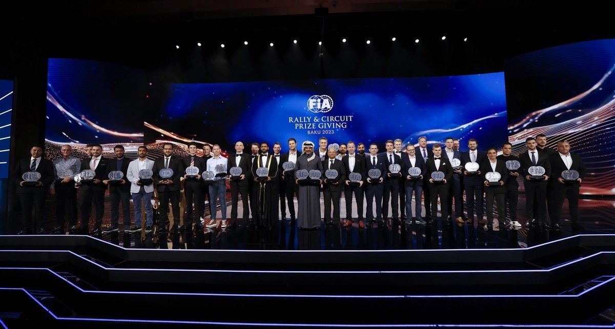 Osobnosti motoristického sportu při přebírání trofejí